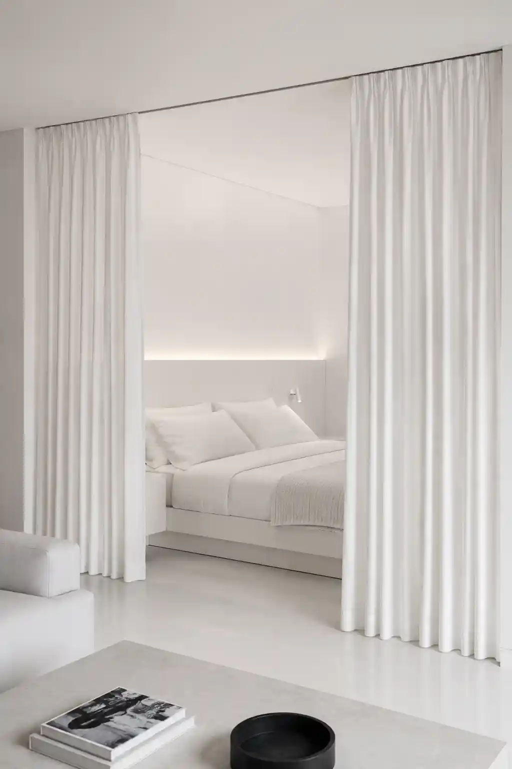 Floor-to-Ceiling Architectural Tracks
